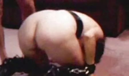 مجرد افلام سكس بين ام وابنها الاستلقاء على الأريكة