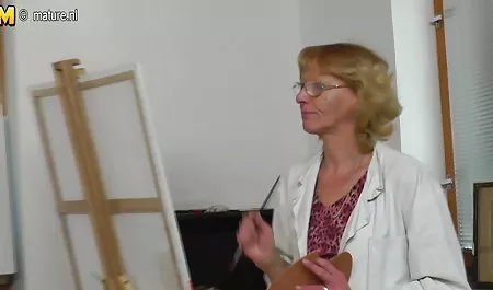 إنها امرأة على الكاميرا في الظلام افلام بورنو امهات العسل