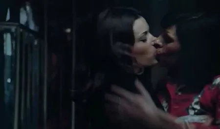 قرنية ءىءء امهات BF مع الماء الساخن