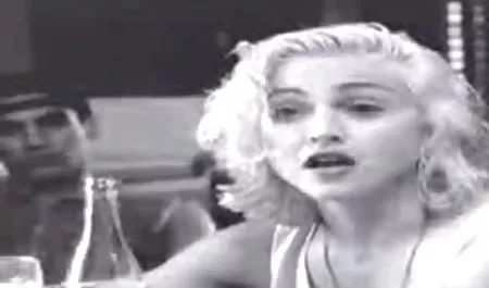 مقطع جميل من فتاة سكس امهات ببزاز كبيرة الثدي